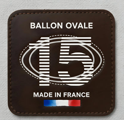 T-shirt Ballon Ovale Numéro 15 Badge Cuir Marron, détail logo badge
