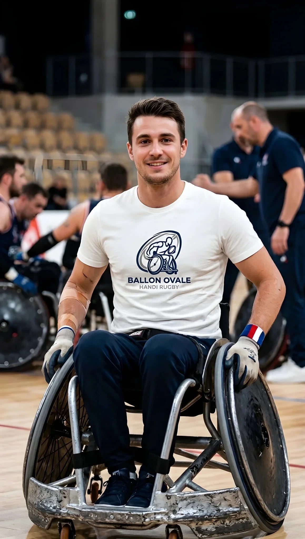 T-shirt Handi Rugby Moderne Graphique Ballon Ovale blanc, vue face logo bleu marine