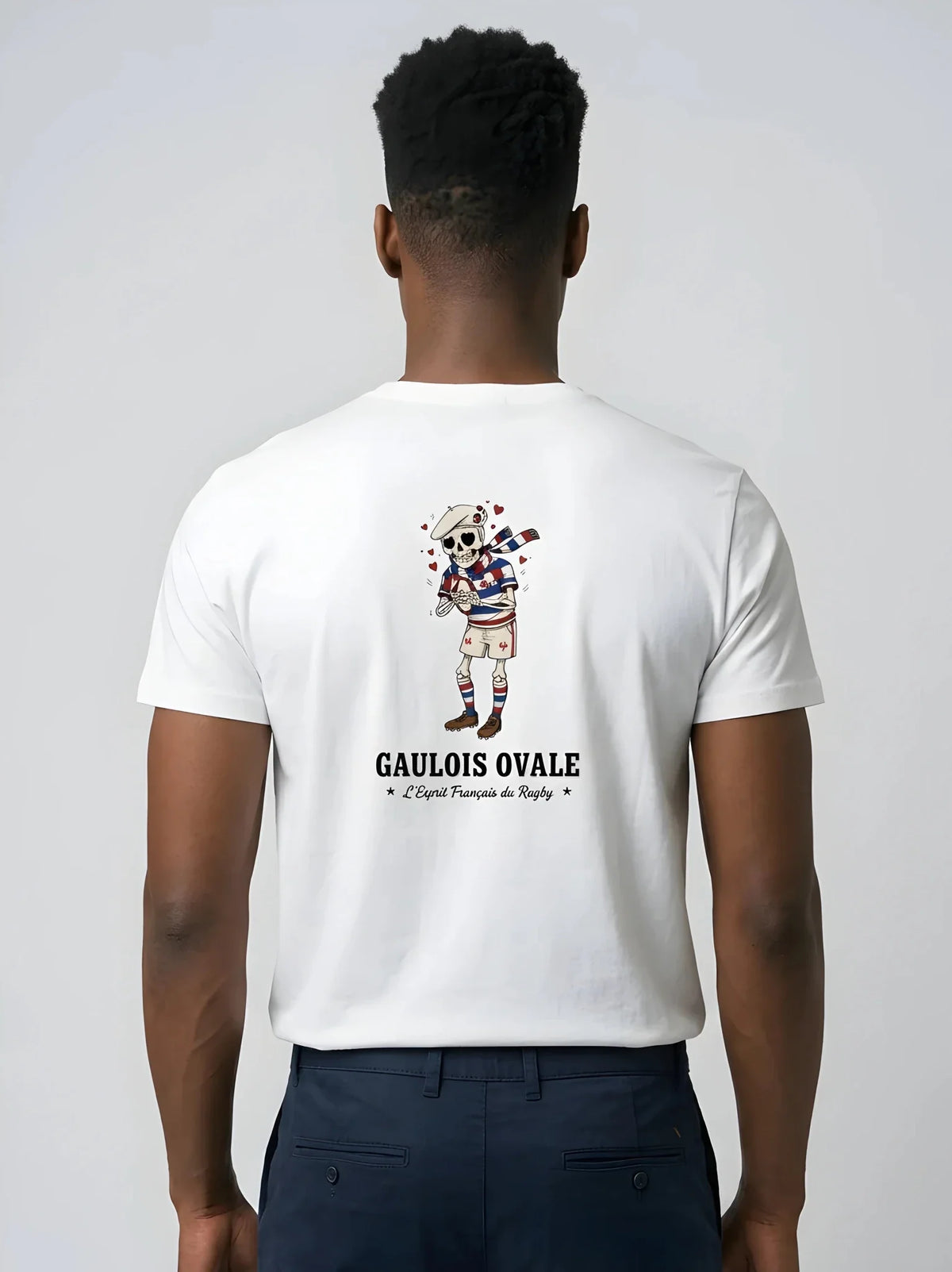 T-shirt rugby Blanc Le Gaulois Ovale Amoureux, vue de dos mascotte coeur en main