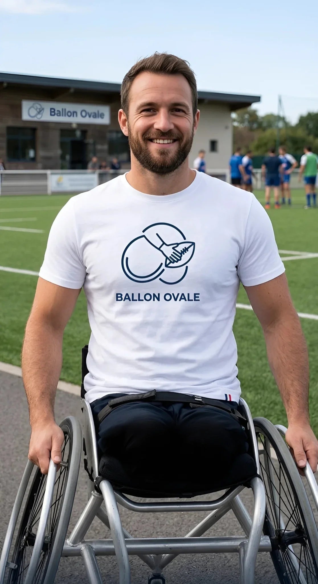 T-shirt Rugby fauteuil Ballon Ovale, détail logo main et ballon